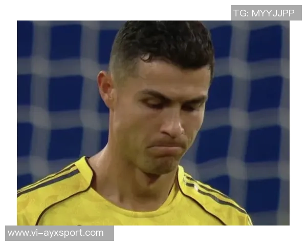 C罗赛后苦笑做偷窃手势引发热议新月锁定胜局让他倍感不满